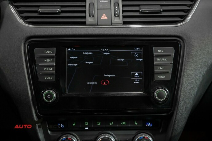 skoda-octavia-scout-diesel-2016-big-33