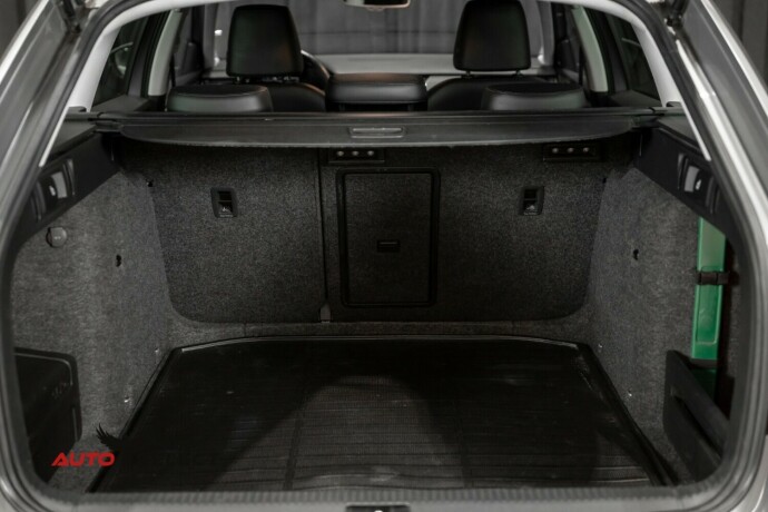 skoda-octavia-scout-diesel-2016-big-9