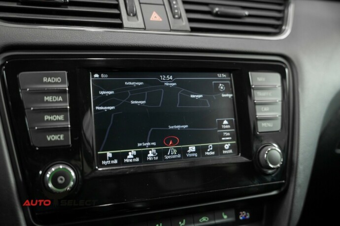 skoda-octavia-scout-diesel-2016-big-35