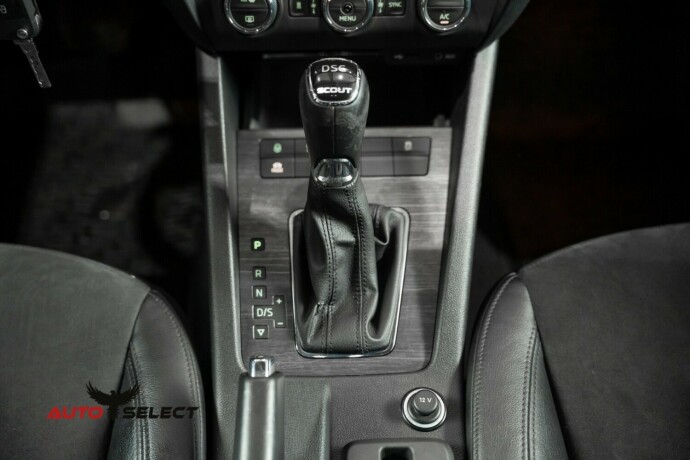 skoda-octavia-scout-diesel-2016-big-32