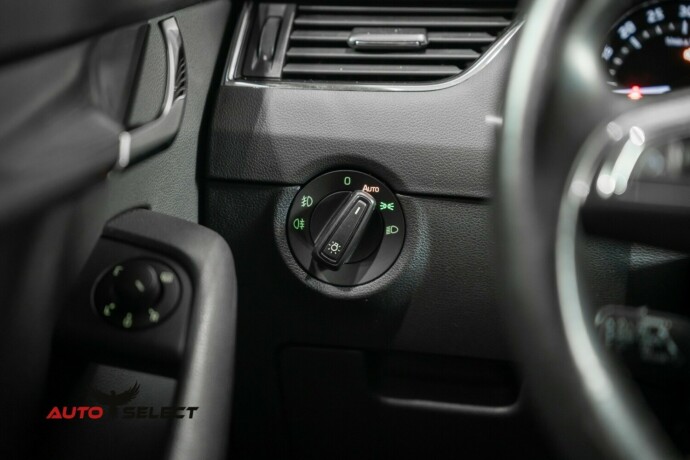 skoda-octavia-scout-diesel-2016-big-26