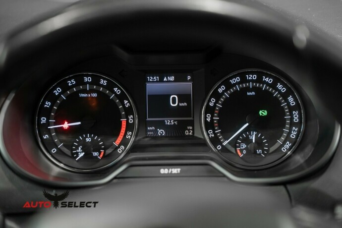 skoda-octavia-scout-diesel-2016-big-29