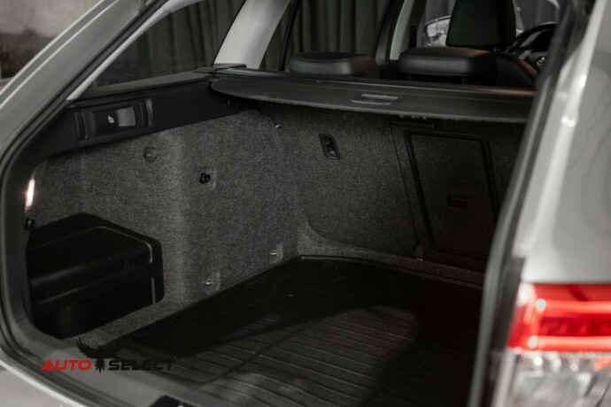 skoda-octavia-scout-diesel-2016-big-10