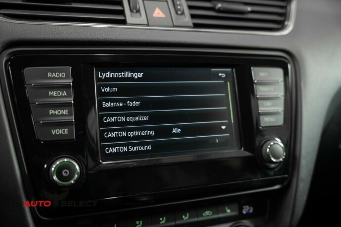 skoda-octavia-scout-diesel-2016-big-38