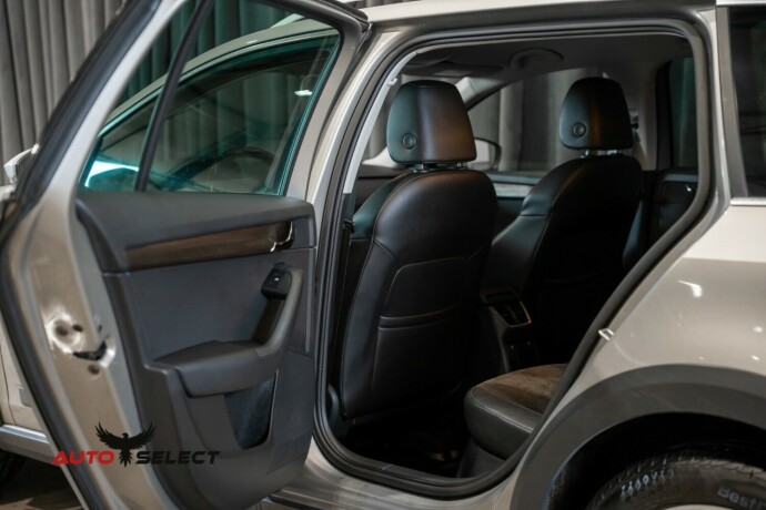 skoda-octavia-scout-diesel-2016-big-14