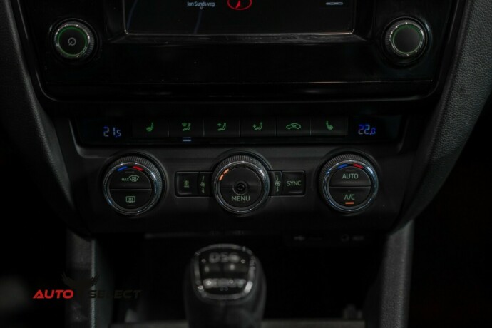 skoda-octavia-scout-diesel-2016-big-34