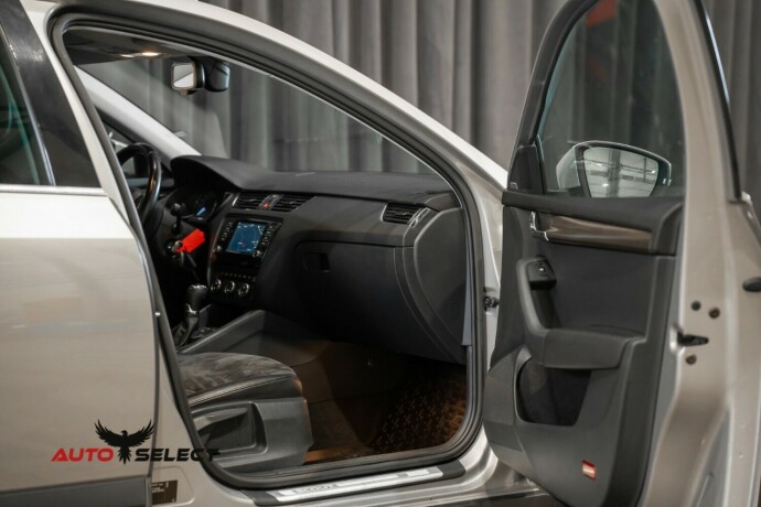 skoda-octavia-scout-diesel-2016-big-17