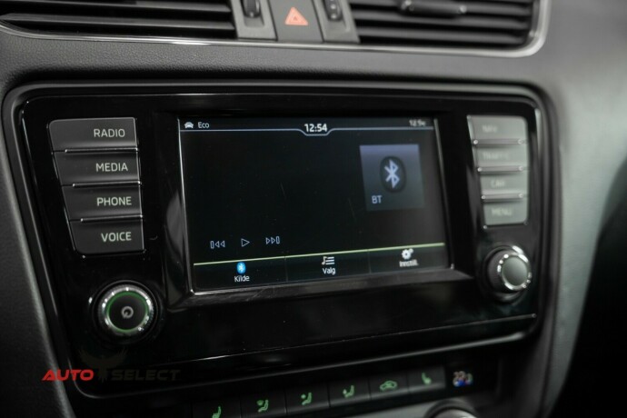 skoda-octavia-scout-diesel-2016-big-39