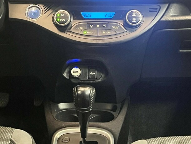 toyota-yaris-elektrisitetbensin-2019-big-17