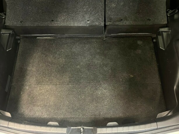 toyota-yaris-elektrisitetbensin-2019-big-31