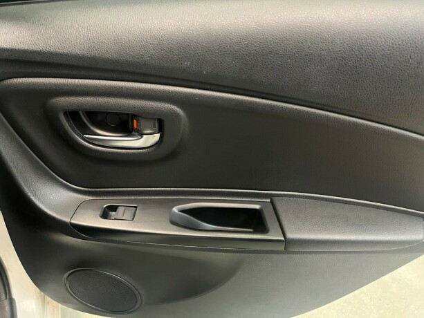 toyota-yaris-elektrisitetbensin-2019-big-26