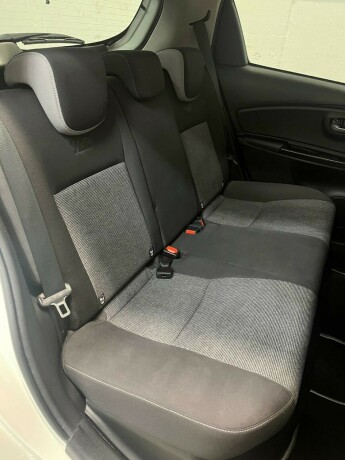 toyota-yaris-elektrisitetbensin-2019-big-27