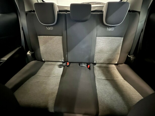 toyota-yaris-elektrisitetbensin-2019-big-28