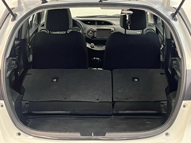 toyota-yaris-elektrisitetbensin-2019-big-30