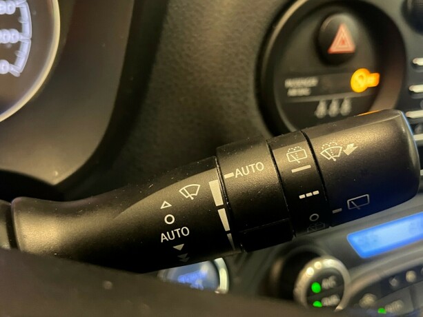 toyota-yaris-elektrisitetbensin-2019-big-11