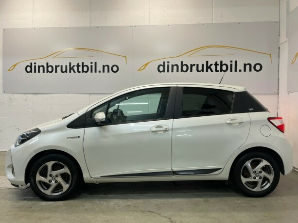 toyota-yaris-elektrisitetbensin-2019-big-5