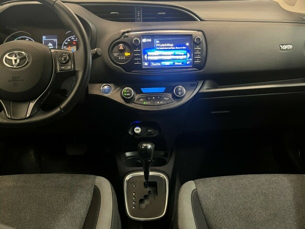 toyota-yaris-elektrisitetbensin-2019-big-14