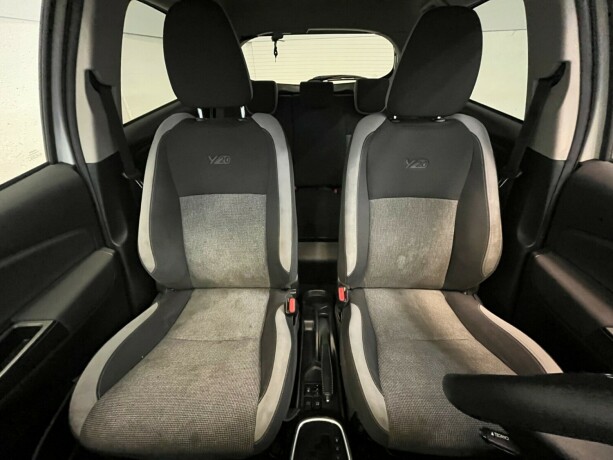 toyota-yaris-elektrisitetbensin-2019-big-23