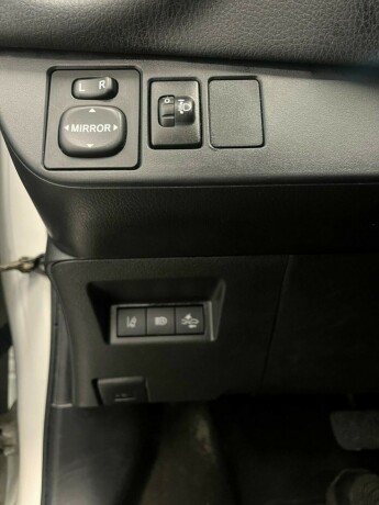 toyota-yaris-elektrisitetbensin-2019-big-8