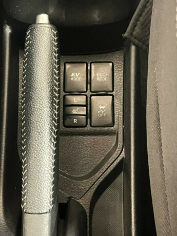 toyota-yaris-elektrisitetbensin-2019-big-20