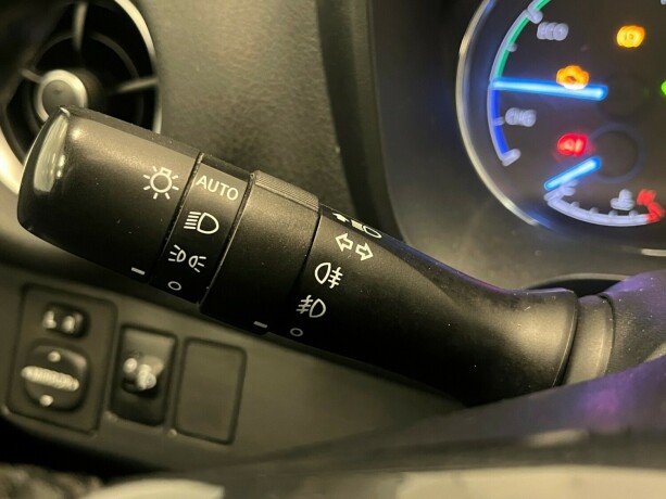 toyota-yaris-elektrisitetbensin-2019-big-10