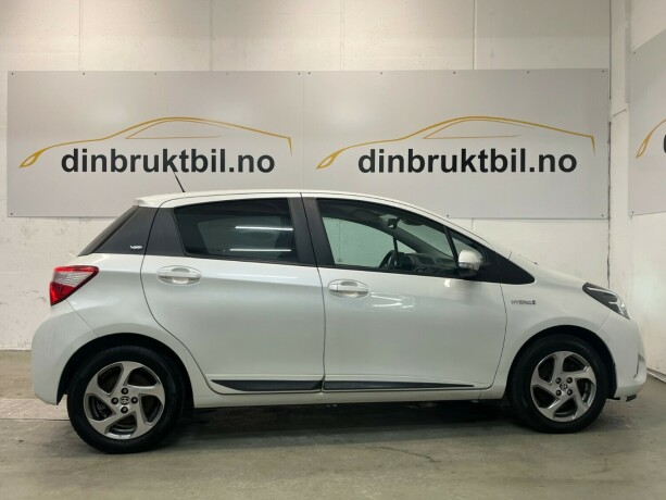 toyota-yaris-elektrisitetbensin-2019-big-2