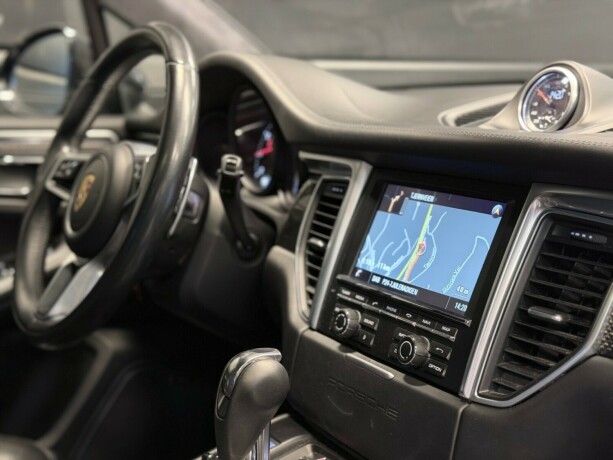 porsche-macan-bensin-2015-big-14