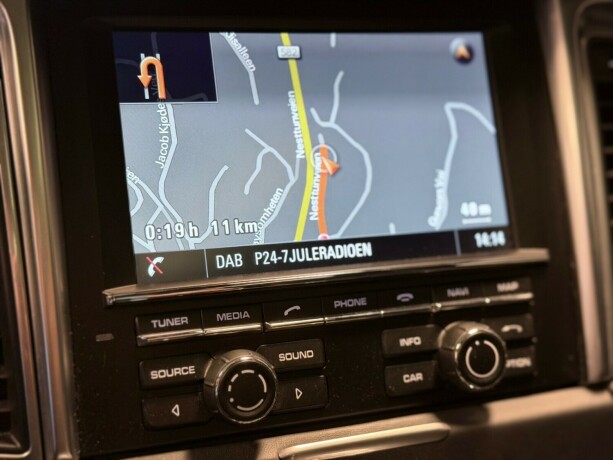 porsche-macan-bensin-2015-big-26