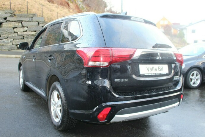 mitsubishi-outlander-elektrisitetbensin-2018-big-3