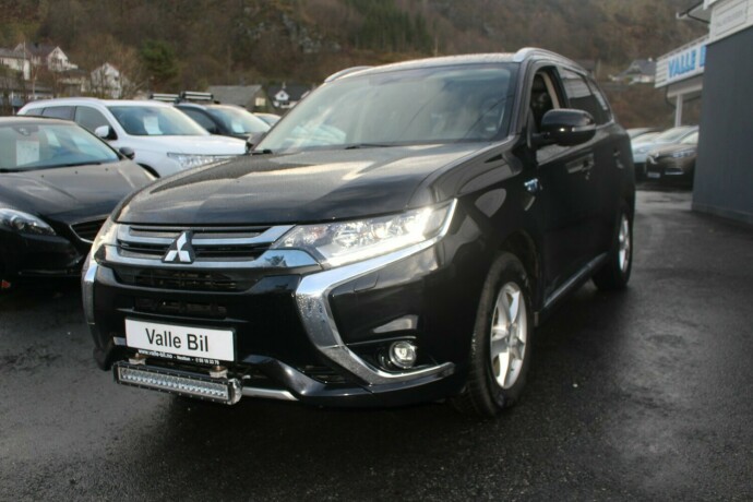 mitsubishi-outlander-elektrisitetbensin-2018-big-1