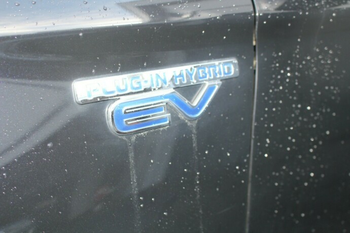 mitsubishi-outlander-elektrisitetbensin-2018-big-2