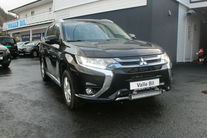 mitsubishi-outlander-elektrisitetbensin-2018-big-0