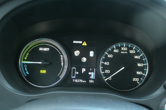 mitsubishi-outlander-elektrisitetbensin-2018-big-11