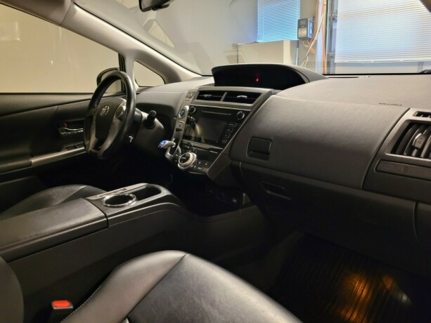 toyota-prius-seven-elektrisitetbensin-2016-big-11