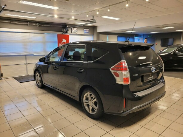 toyota-prius-seven-elektrisitetbensin-2016-big-5