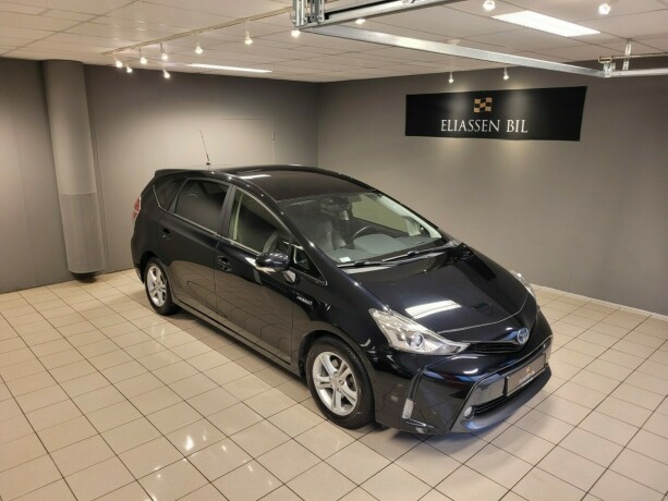 toyota-prius-seven-elektrisitetbensin-2016-big-1