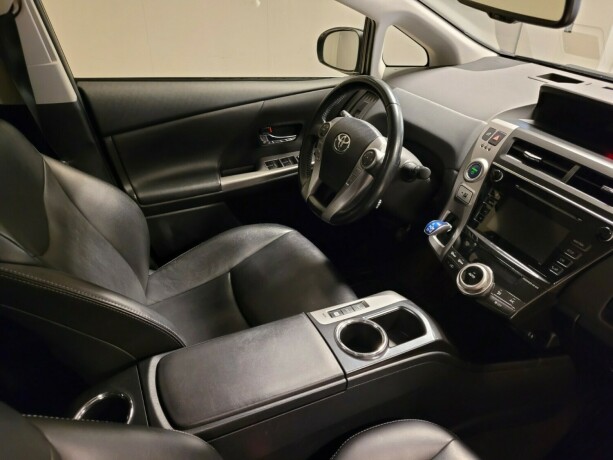 toyota-prius-seven-elektrisitetbensin-2016-big-12