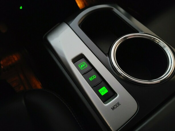 toyota-prius-seven-elektrisitetbensin-2016-big-24