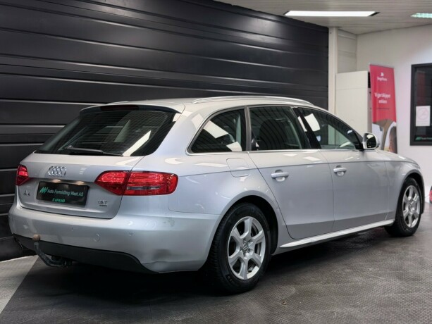 audi-a4-bensin-2009-big-27