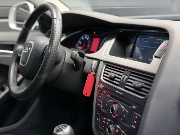 audi-a4-bensin-2009-big-28