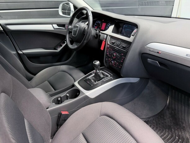 audi-a4-bensin-2009-big-24