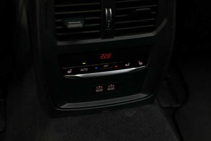 bmw-i4-m50-elektrisitet-2023-big-25