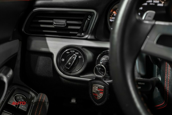 porsche-911-bensin-2015-big-47