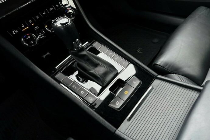 skoda-superb-diesel-2019-big-38