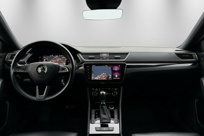 skoda-superb-diesel-2019-big-15