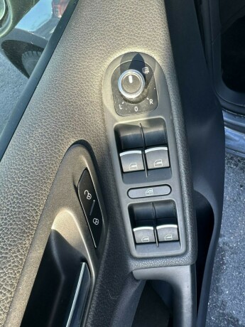 volkswagen-golf-bensin-2012-big-10