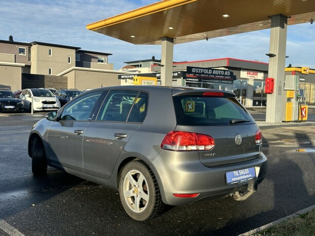 volkswagen-golf-bensin-2012-big-3