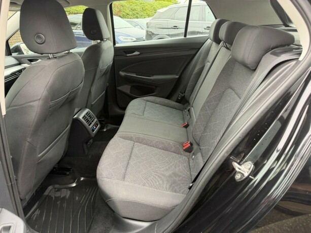 volkswagen-golf-elektrisitetbensin-2022-big-11