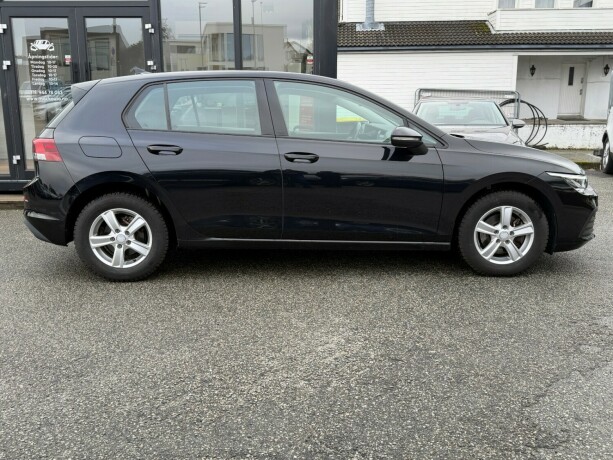 volkswagen-golf-elektrisitetbensin-2022-big-5