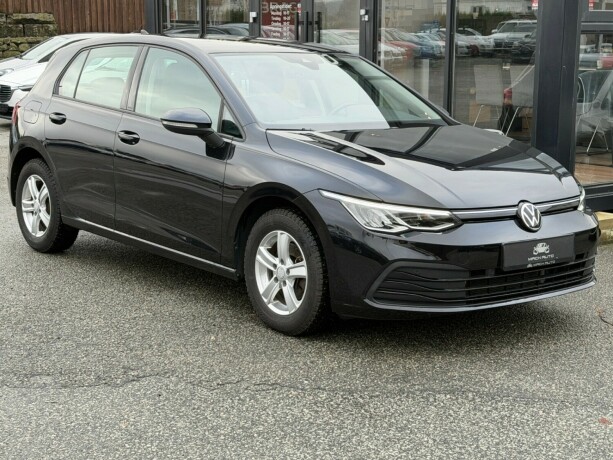 volkswagen-golf-elektrisitetbensin-2022-big-0